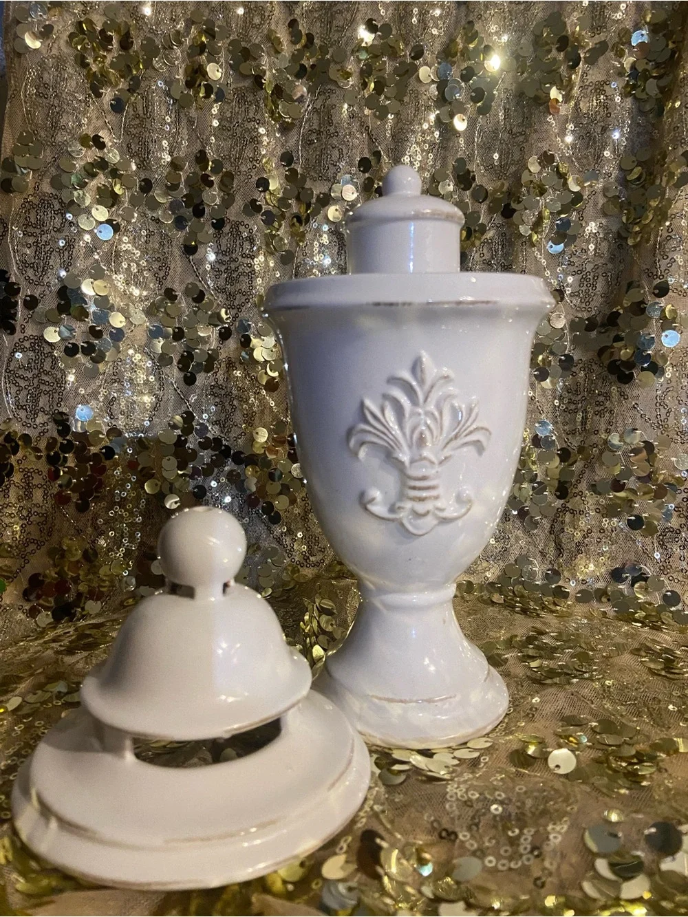 Greenleaf  Fleur De Lis Aroma Decor Diffuser With White Finish  EUC